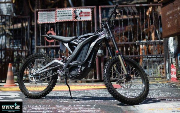 SUR-RON Light Bee X – אופנוע שטח חשמלי קל משקל עם נשמה של שטח