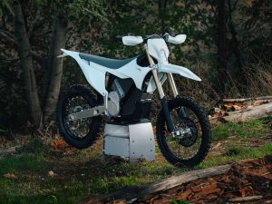 Stark VARG 80HP EX (סטארק וארג), המהפכה של אופנועי השטח החשמליים מגיעה לקהל העשירון העליון