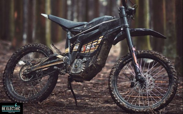 TALARIA STING R MX4 טלריה – אופנוע שטח חשמלי ברישוי אפור ספורטיבי