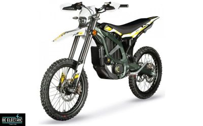 SURRON Ultra Bee T – אופנוע שטח חשמלי ספורטיבי ברישוי אפור עם טווח ביצועים מעולה
